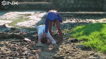 Naughty Thief Gets Into Muddy Catfight With Police Woman Screencap 9 on www.sinx.com