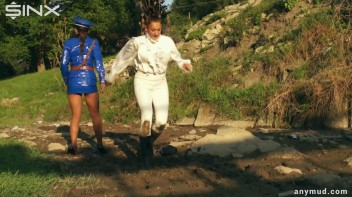 Naughty Thief Gets Into Muddy Catfight With Police Woman Screencap 11 on www.sinx.com