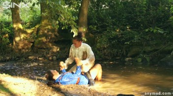 Naughty Thief Gets Into Muddy Catfight With Police Woman Screencap 25 on www.sinx.com