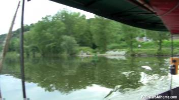 Sucking On The Dock Of The Bay Screencap 3 on www.sinx.com