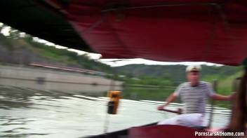 Sucking On The Dock Of The Bay Screencap 8 on www.sinx.com