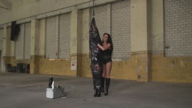 Latest deal - In Folie fixiert und die Nippelgefoltert mit Nadeln