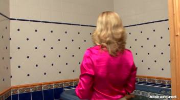 Lady Love In The Tub Screencap 28 on www.sinx.com