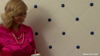 Lady Love In The Tub Screencap 29 on www.sinx.com