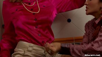 Lady Love In The Tub Screencap 66 on www.sinx.com