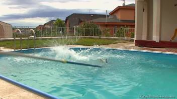 The Poolboy Makes a Splash Screencap 3 on www.sinx.com