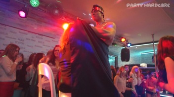 Party Hardcore Gone Crazy Vol. 25 Part 4 - Cam 1 Screencap 19 on www.sinx.com