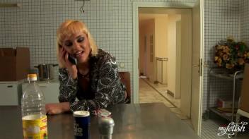 Two Blonde Sluts Screencap 1 on www.sinx.com