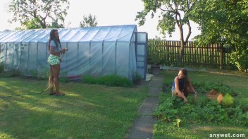 Best Friends Water Fight When Gardening Screencap 5 on www.sinx.com