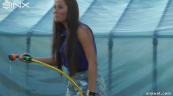 Best Friends Water Fight When Gardening Screencap 11 on www.sinx.com