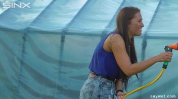 Best Friends Water Fight When Gardening Screencap 13 on www.sinx.com