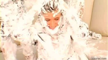 Shaving Foam Battle Screencap 90 on www.sinx.com