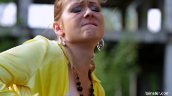 Valentina's fully clothed pissing in action Screencap 55 on www.sinx.com