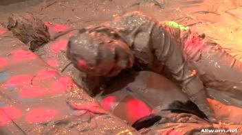 Miss Skinny Takes a Mud Dive Screencap 60 on www.sinx.com