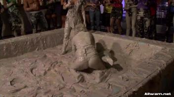 Miss Skinny Takes a Mud Dive Screencap 66 on www.sinx.com