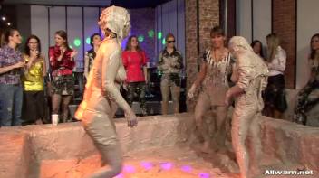 Miss Skinny Takes a Mud Dive Screencap 73 on www.sinx.com