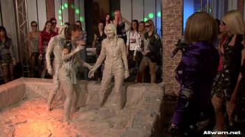 Miss Skinny Takes a Mud Dive Screencap 18 on www.sinx.com