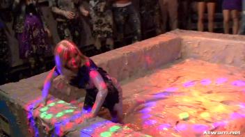Miss Skinny Takes a Mud Dive Screencap 31 on www.sinx.com