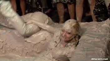 Miss Skinny Takes a Mud Dive Screencap 36 on www.sinx.com