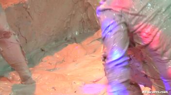 Miss Skinny Takes a Mud Dive Screencap 41 on www.sinx.com