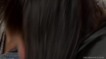 Lipstick Lesbos Go Hardest Screencap 38 on www.sinx.com