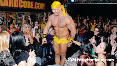 Latest deal - Party Hardcore Vol. 38 Part 3 - Cam 2