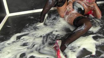 She Won't Miss Out On This SlimeWave Special Offer! Screencap 83 on www.sinx.com