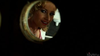 Lesbo Cum Surprise Screencap 9 on www.sinx.com