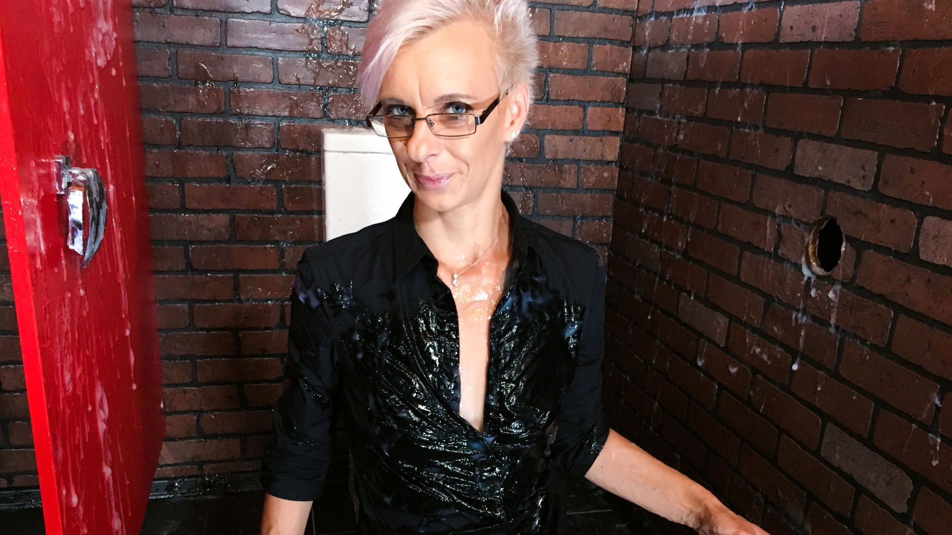 MILF Takes Gooey Dildo In Doggystyle on www.sinx.com