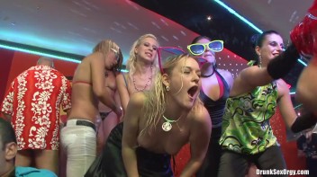 Bikini Beach Balls Part 4 - Cam 2 Screencap 115 on www.sinx.com