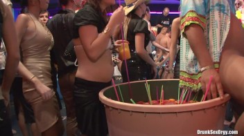 Bikini Beach Balls Part 4 - Cam 2 Screencap 15 on www.sinx.com