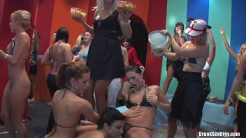 Bikini Beach Balls Part 4 - Cam 2 Screencap 28 on www.sinx.com