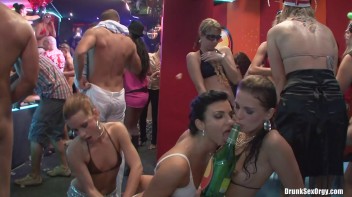 Bikini Beach Balls Part 4 - Cam 2 Screencap 37 on www.sinx.com