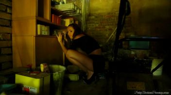 Chicken Coop Piss Cunts Screencap 3 on www.sinx.com