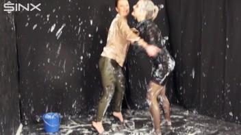 Catfighting WAM Babes Wash Themselves Off Screencap 28 on www.sinx.com