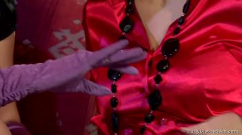 Girls In Heat Screencap 2 on www.sinx.com