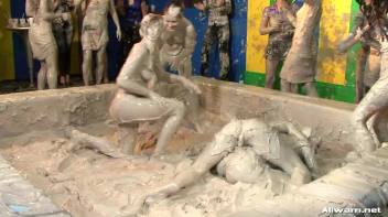 When Two Mud Battles Become One Screencap 101 on www.sinx.com