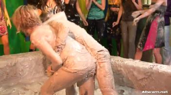 When Two Mud Battles Become One Screencap 21 on www.sinx.com