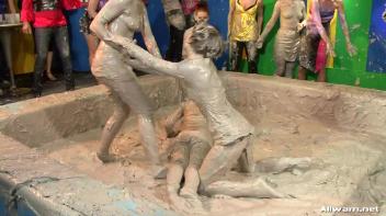 When Two Mud Battles Become One Screencap 29 on www.sinx.com