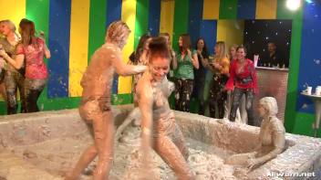 When Two Mud Battles Become One Screencap 61 on www.sinx.com