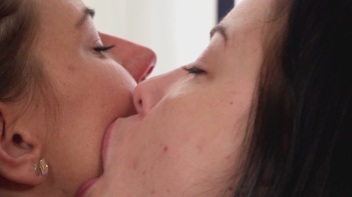 Foxy Face Licking Girlfriends Screencap 23 on www.sinx.com