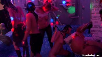 Holiday Hotties Part 4 - Shower Cam Screencap 22 on www.sinx.com