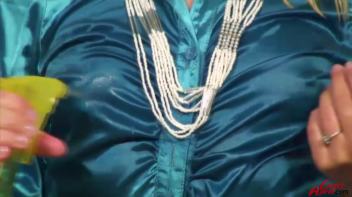 Leony's Pantyhose Playtime Screencap 9 on www.sinx.com