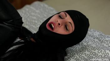 Masked slut into some fully clothed sex Screencap 43 on www.sinx.com