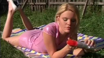 Piss Sluts Find Their Summer Love Screencap 13 on www.sinx.com