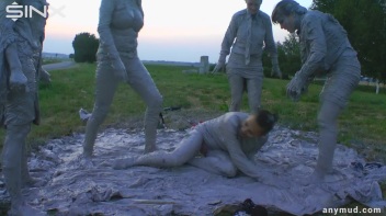 Mud Wrestling Babes Messy Catfighting Screencap 76 on www.sinx.com