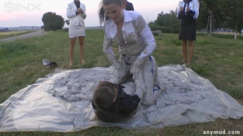 Mud Wrestling Babes Messy Catfighting Screencap 17 on www.sinx.com