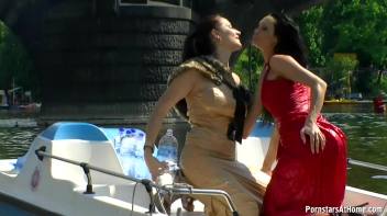 Exhibitionist Wetlook Boat Babes Screencap 34 on www.sinx.com