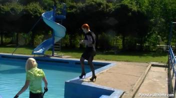 Wet And Creamy At The Pool Screencap 7 on www.sinx.com