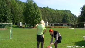 Wet And Creamy At The Pool Screencap 1 on www.sinx.com